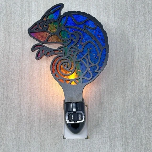 Chameleon Handmade Night Light Stained Glass Style Multicolor Lizard Plug In - Picture 5 of 8